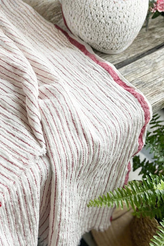 Crinkle gauze weave close-up of muslin striped turkish cotton beach towel peshtemal with red stripes - VivaMaison