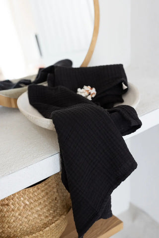 Close-up of black muslin gauze weave on a handwoven Turkish cotton towel from VivaMaison Denizli