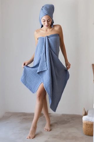 Close-up of indigo blue muslin gauze weave on a handwoven Turkish cotton towel from VivaMaison Denizli
