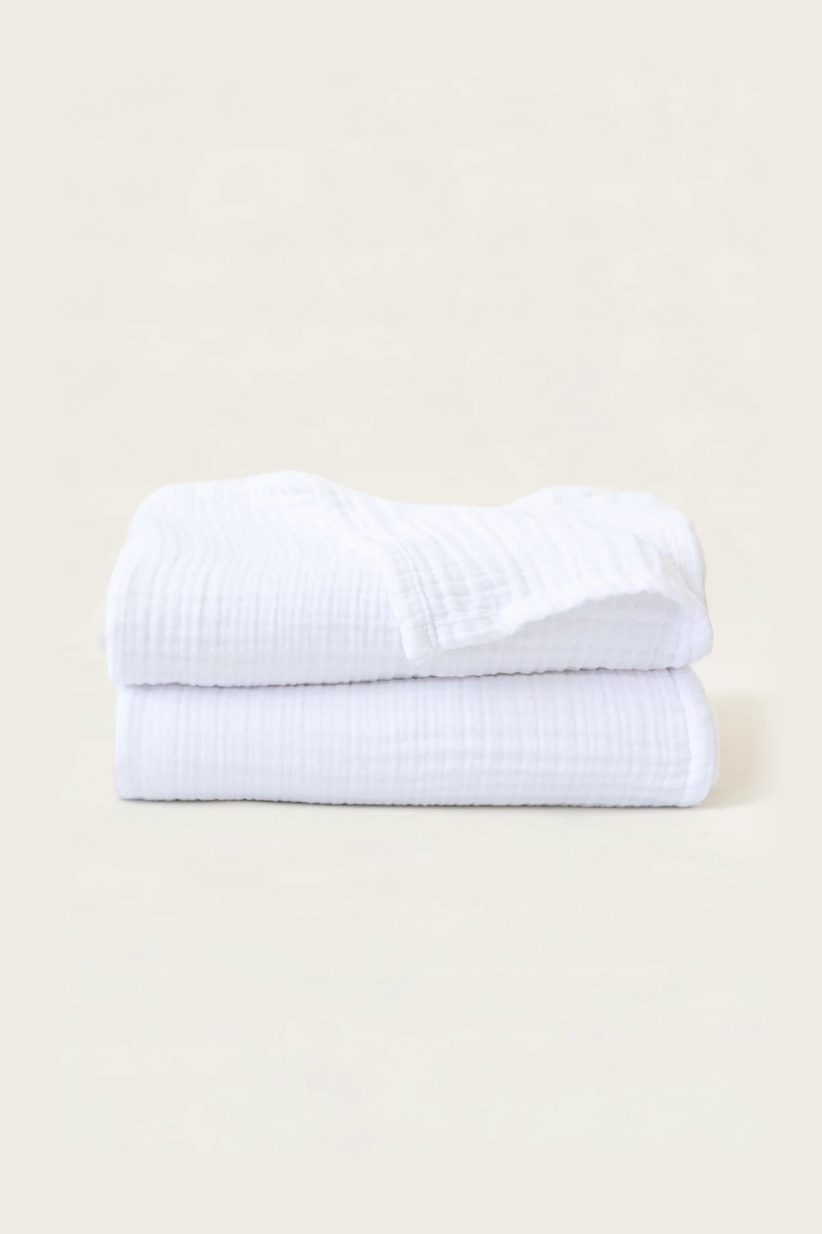 Close-up of white muslin gauze weave on a handwoven Turkish cotton towel from VivaMaison Denizli