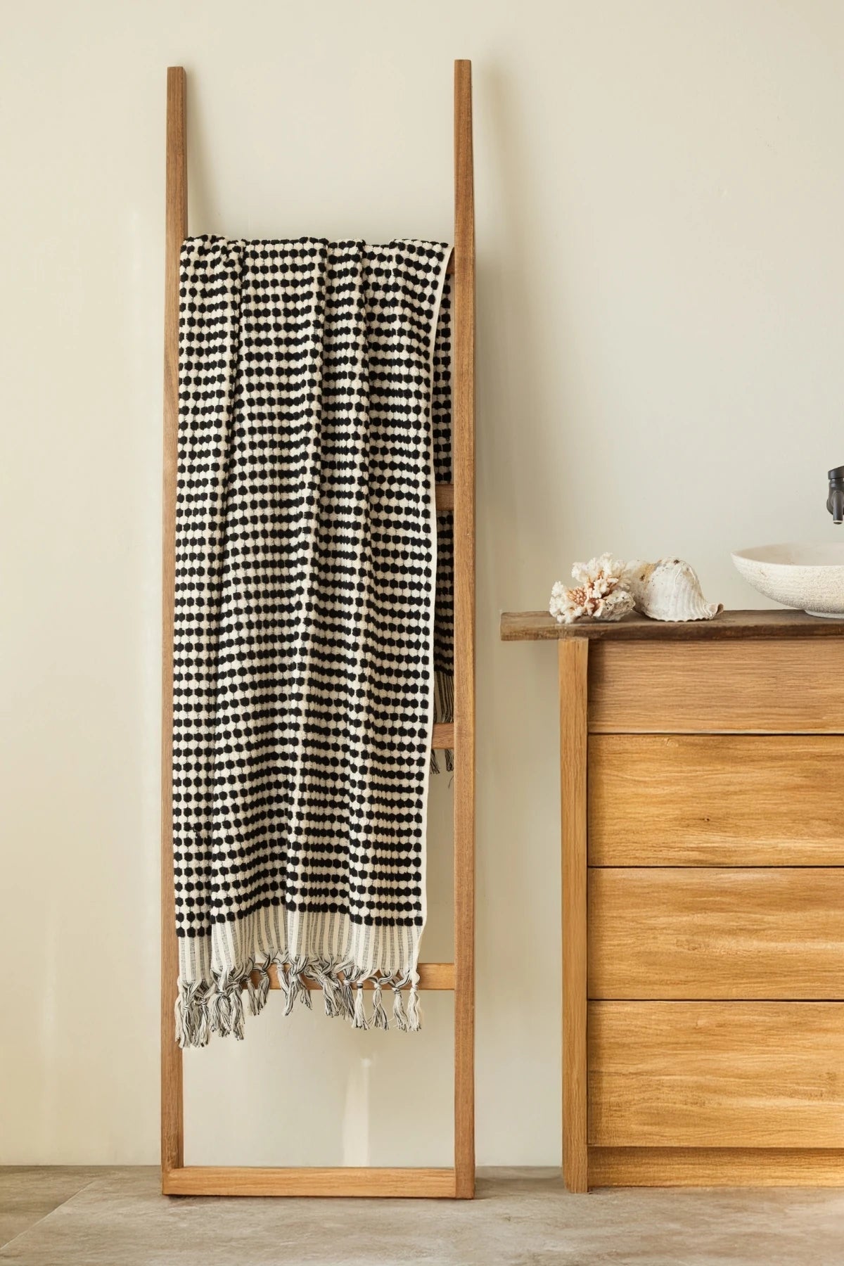 Anthracite White Turkish cotton mosaic towel hanging on a wooden ladder - VivaMaison