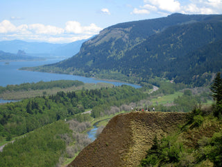 Columbia River Gorge, Oregon — freshwater landscape (public domain, illustrative)
