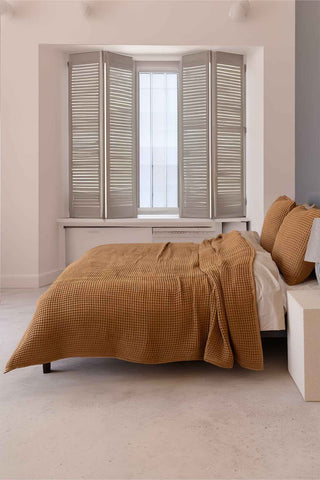 Detail of Natural 350 GSM Turkish waffle cotton bedspread fabric - handwoven Denizli